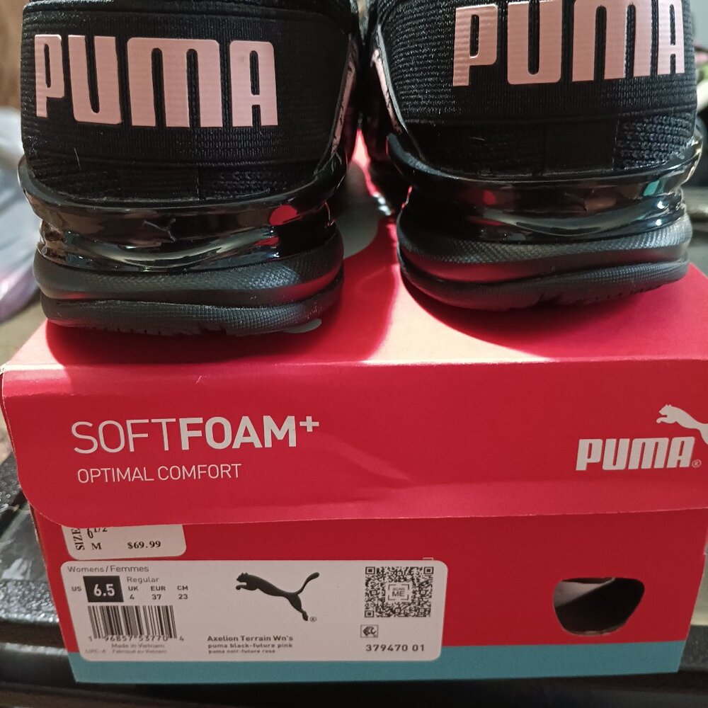 Woman's puma shoes